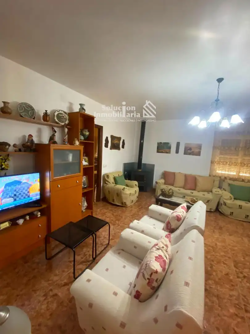 Sala d'estar de Casa o xalet en venda en Calvarrasa de Arriba amb Traster i Moblat