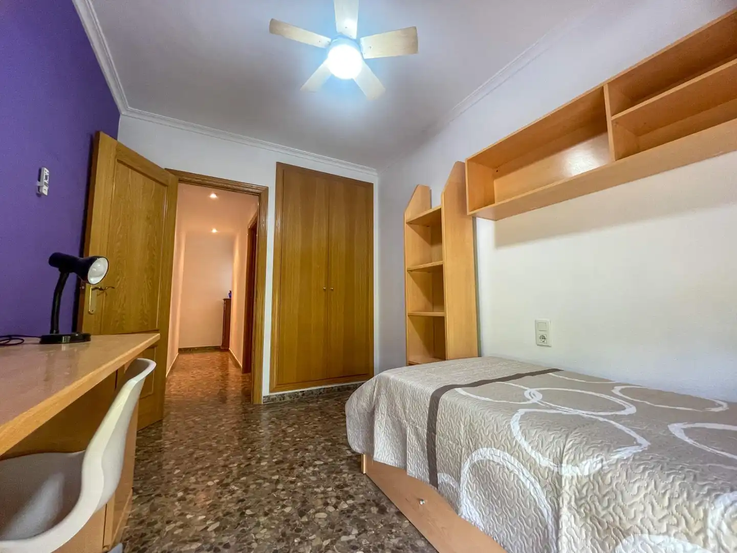Habitación de Piso para compartir en Moncada con Amueblado y Balcón