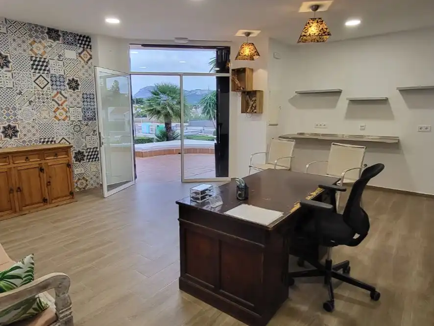 Oficina en venta en Dénia con Terraza