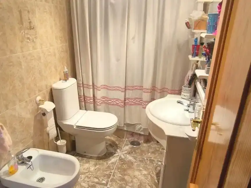 Baño de Piso en venta en La Iglesuela del Tiétar con Trastero, Piscina y Amueblado