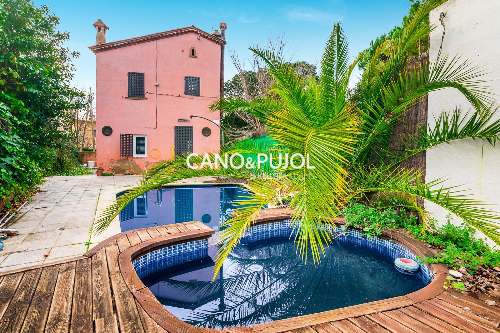 Exterior view of House or chalet for sale in Cerdanyola del Vallès  with Heating, Storage room and Swimming Pool