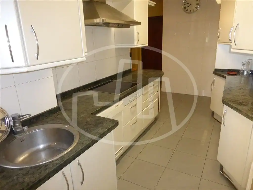 Cocina de Piso de alquiler en  Pamplona / Iruña con Calefacción, Parquet y Terraza