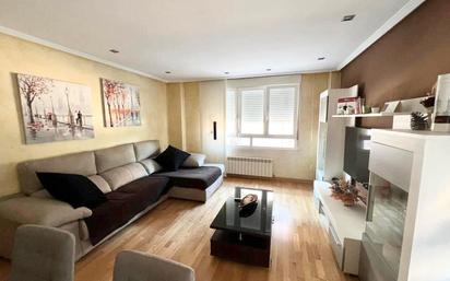 Sala d'estar de Apartament en venda en San Andrés del Rabanedo amb Calefacció, Parquet i Terrassa