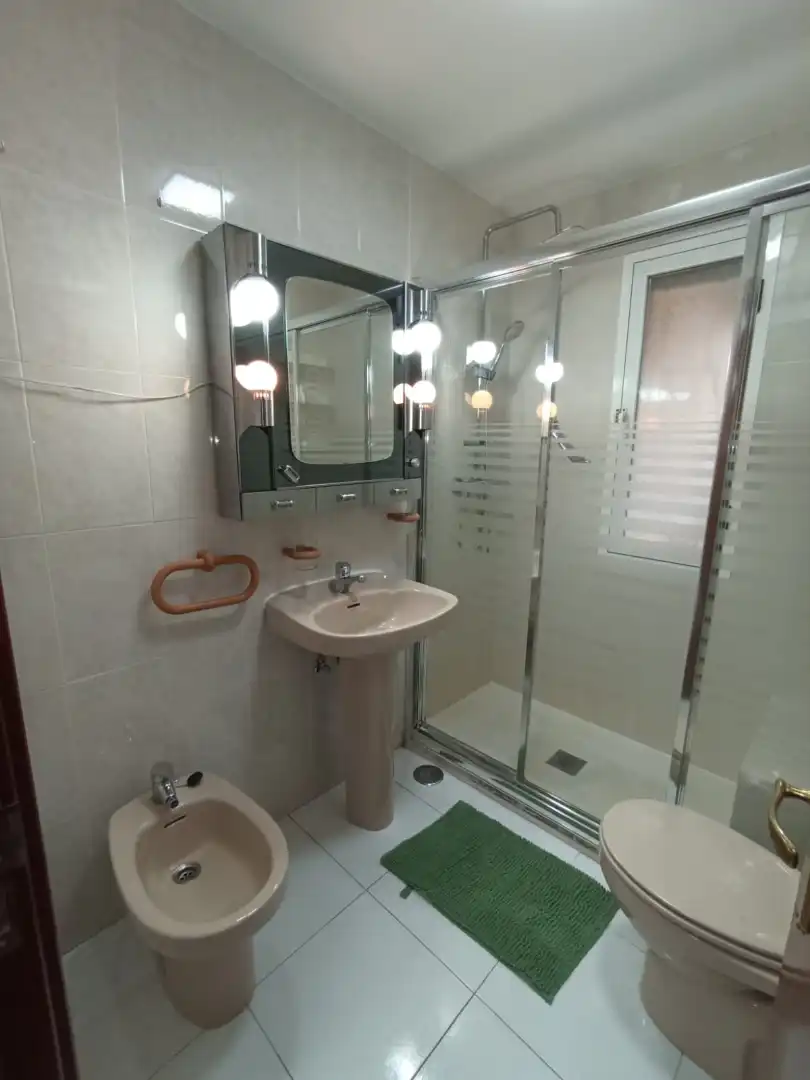Room in Carretera de Torrelodones, 30, Casa Amarilla