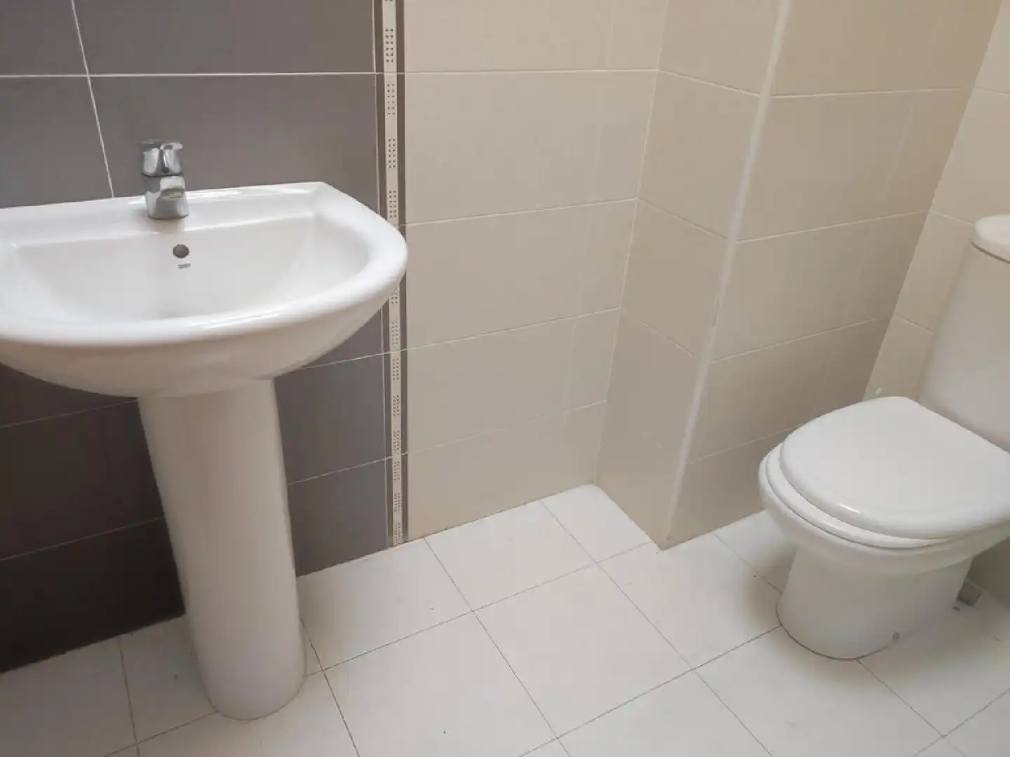 Bany de Pis en venda en Almería amb Terrassa