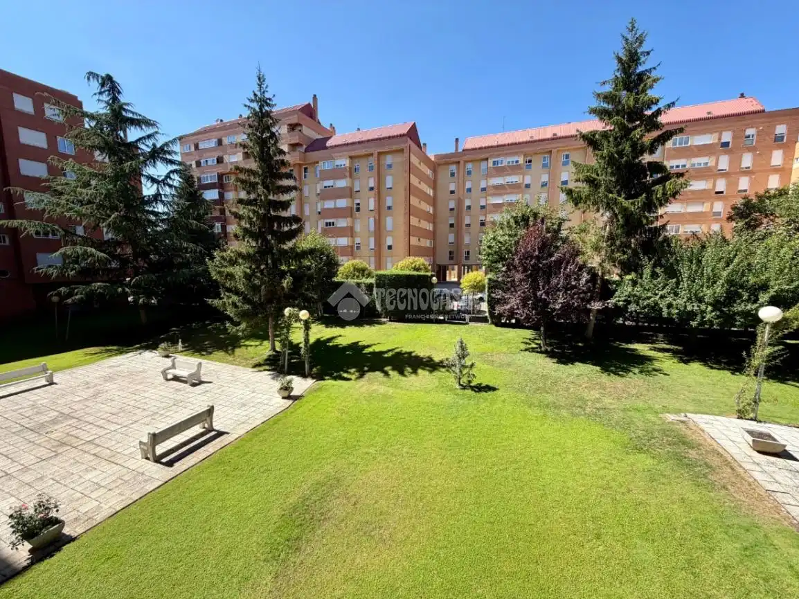 Pis amb piscina en venda a C. Teresa Monje, imagen 22