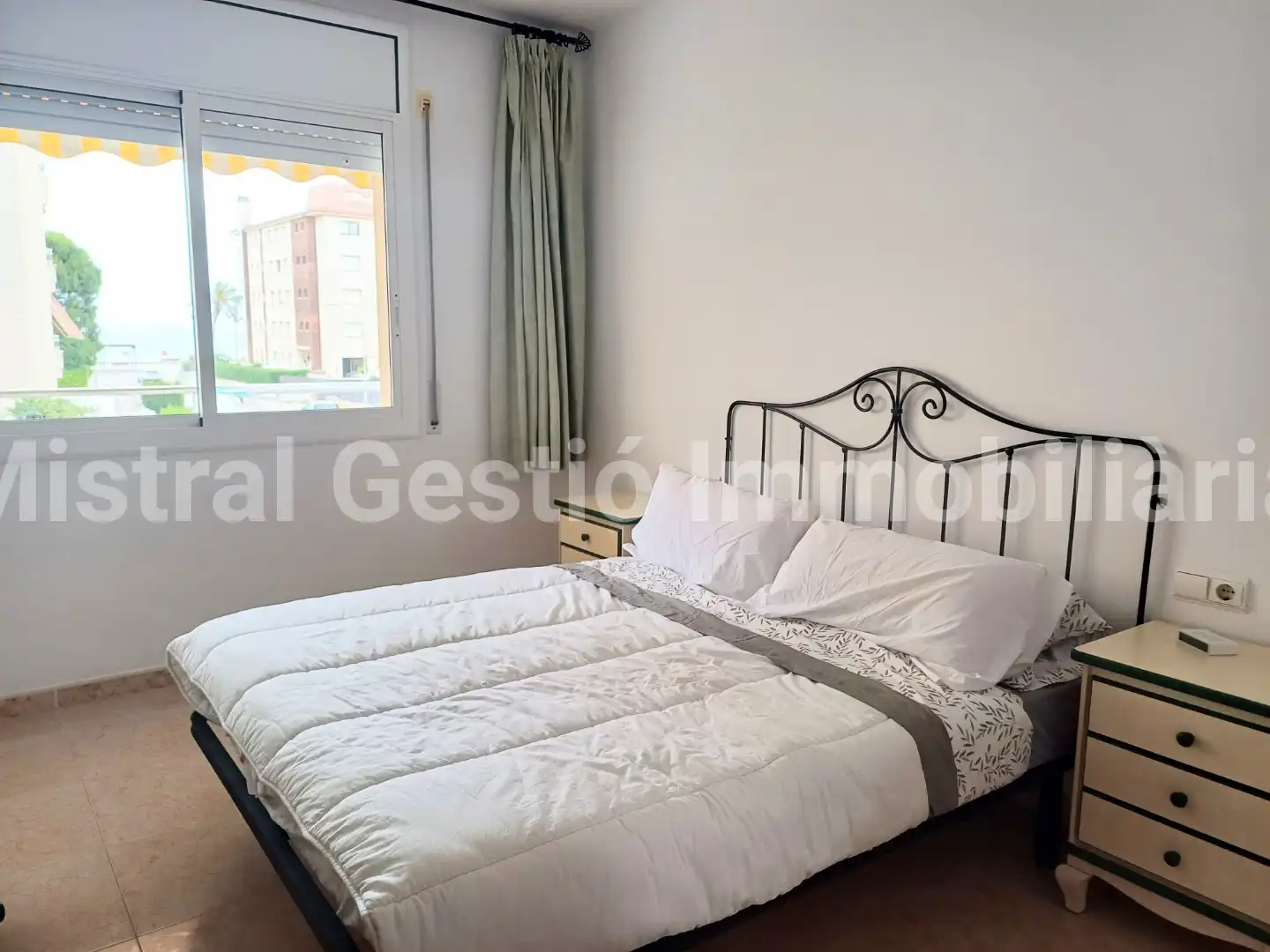 Habitación de Piso de alquiler en Calafell con Aire acondicionado, Terraza y Amueblado