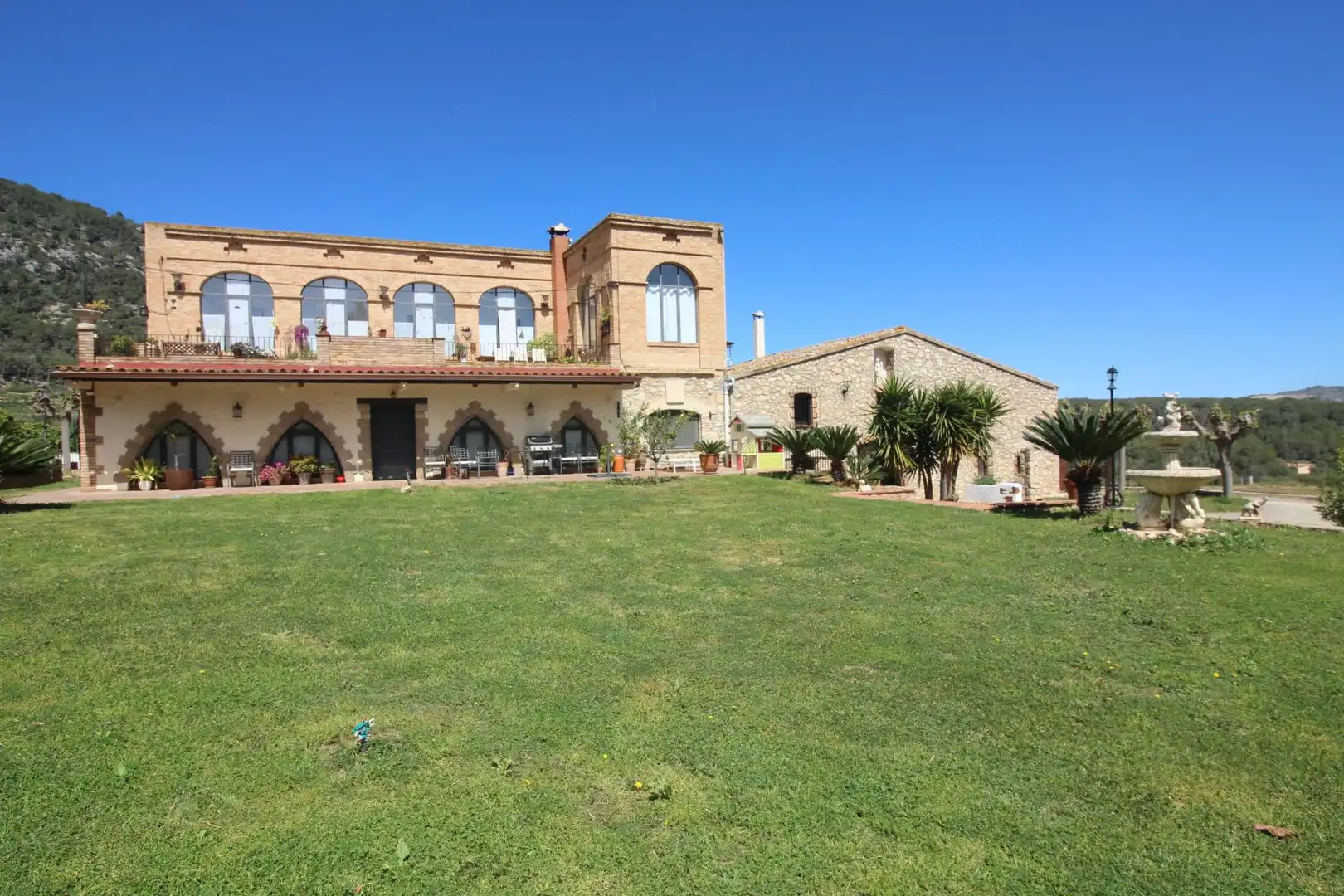 Vista exterior de Casa o xalet de lloguer en Canyelles amb Aire condicionat, Calefacció i Jardí privat