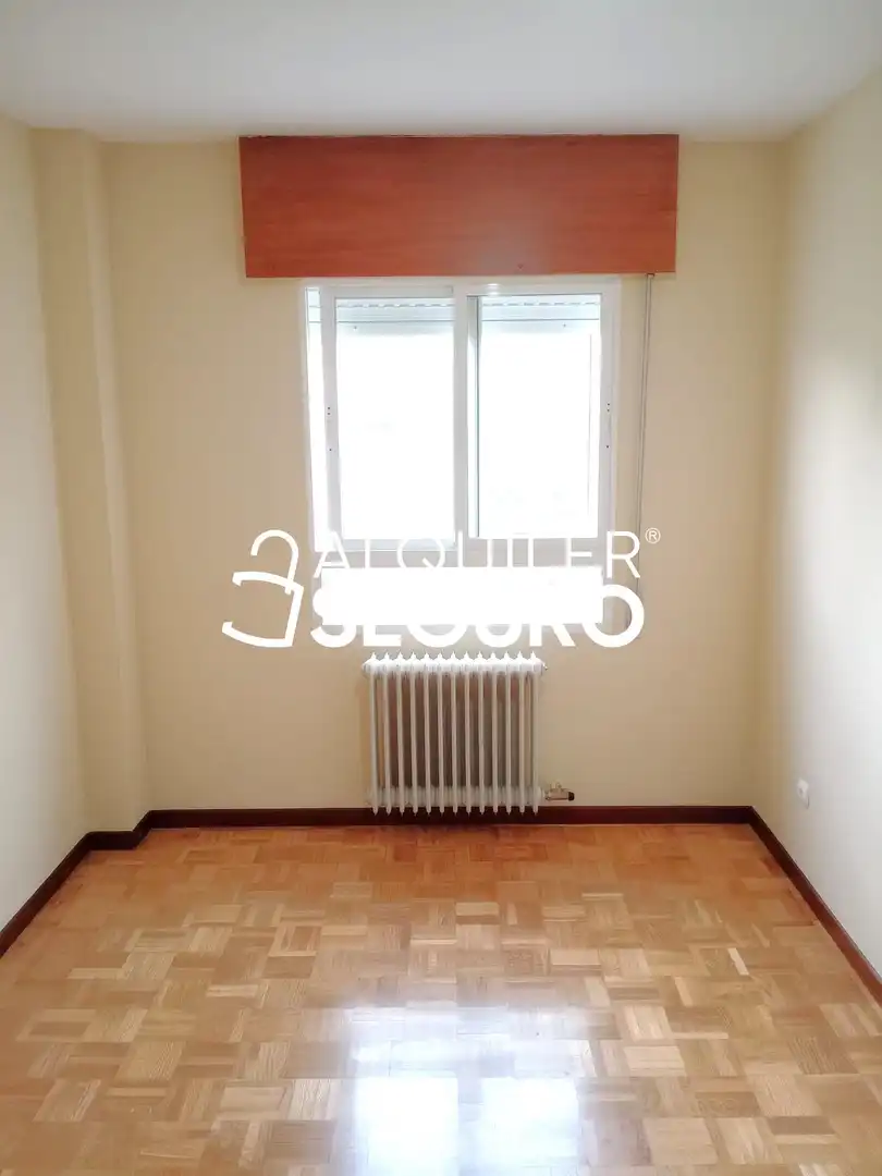 Habitación de Piso de alquiler en Valladolid con Calefacción, Trastero y Piscina