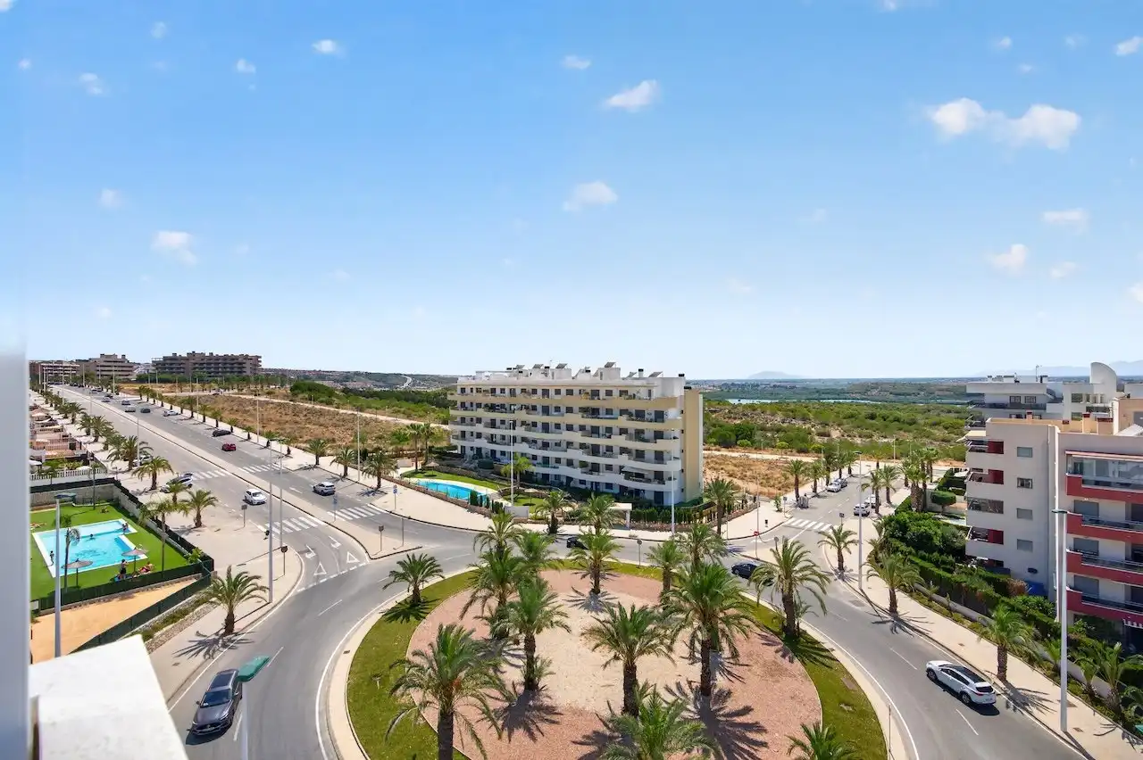 Vista exterior de Ático en venta en Elche / Elx con Aire acondicionado, Calefacción y Jardín privado