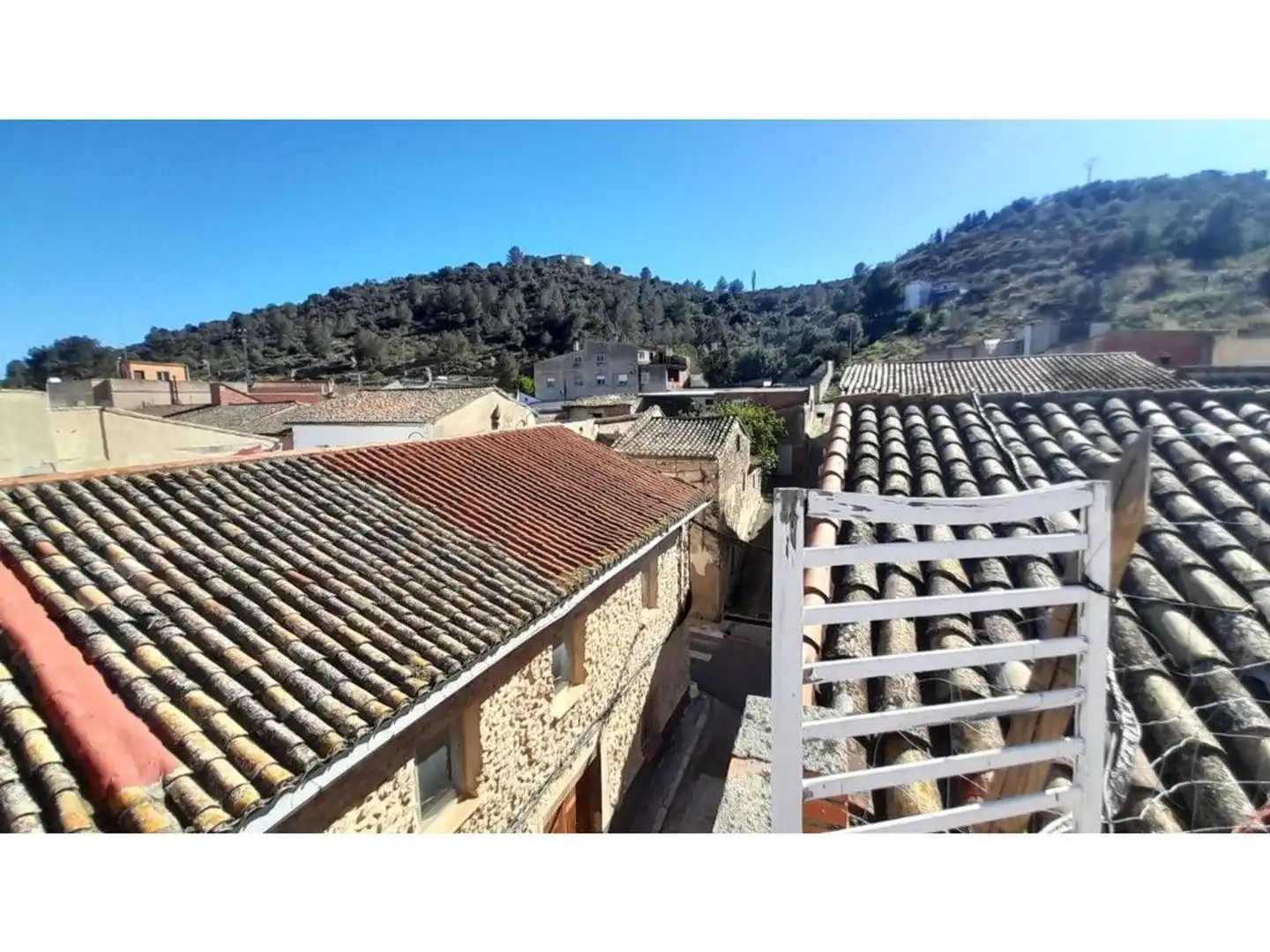 Vista exterior de Casa o chalet en venta en L'Énova con Aire acondicionado, Terraza y Balcón