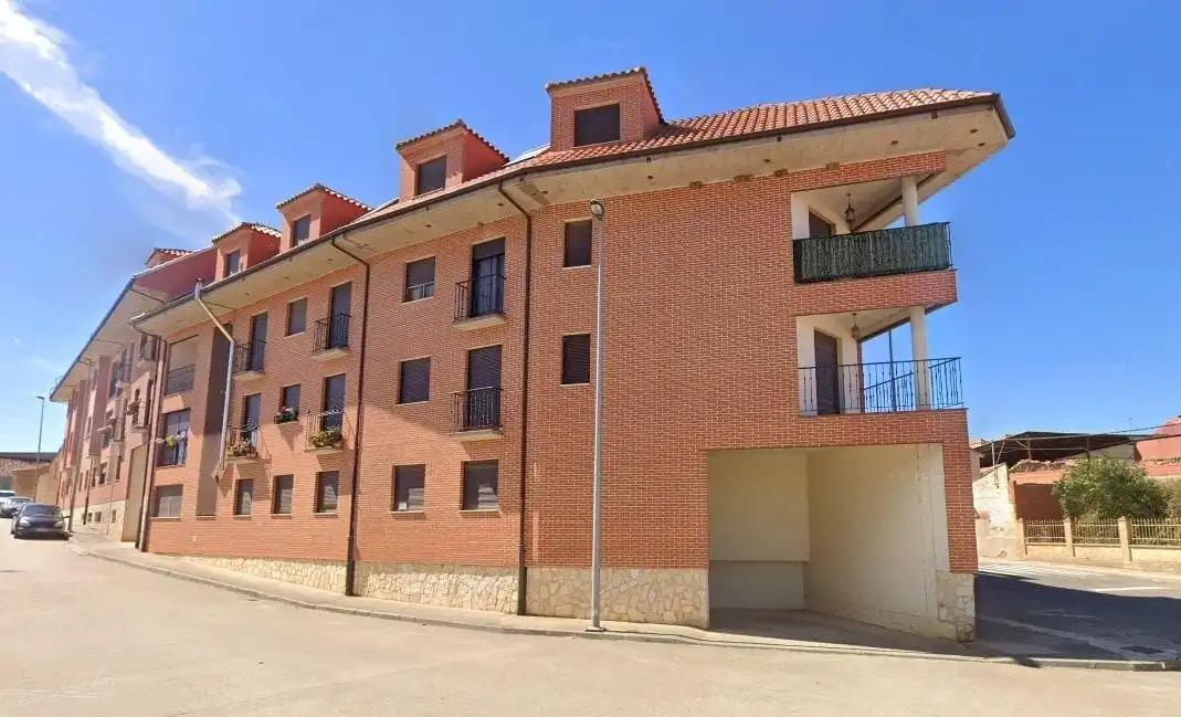 Vista exterior de Piso en venta en Valderas con Parquet, Amueblado y TV