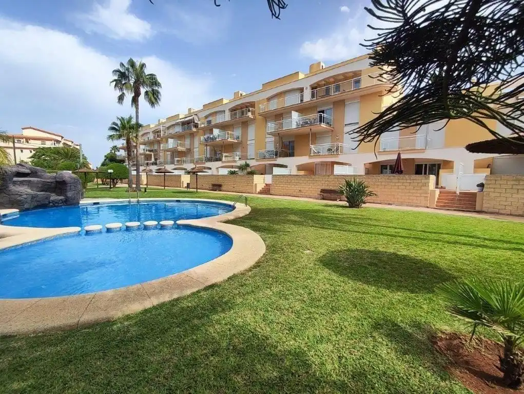 Piscina de Apartament en venda en Dénia amb Aire condicionat, Calefacció i Terrassa