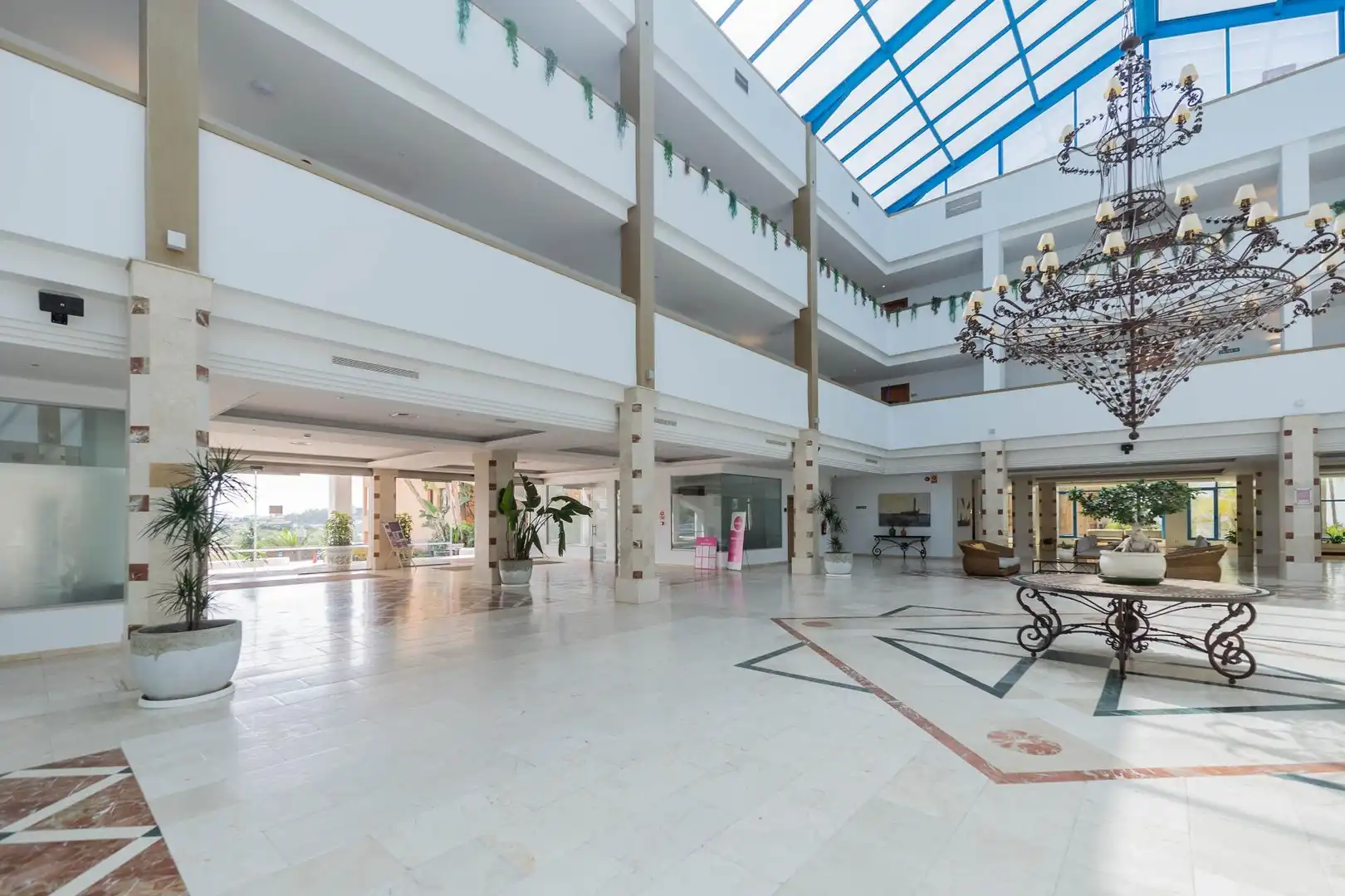 Flat for sale in Benahavís  with Air Conditioner, Heating and Private garden