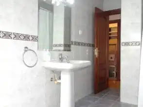 Bathroom of Flat for rent in Gijón   with Heating, Parquet flooring and Washing machine