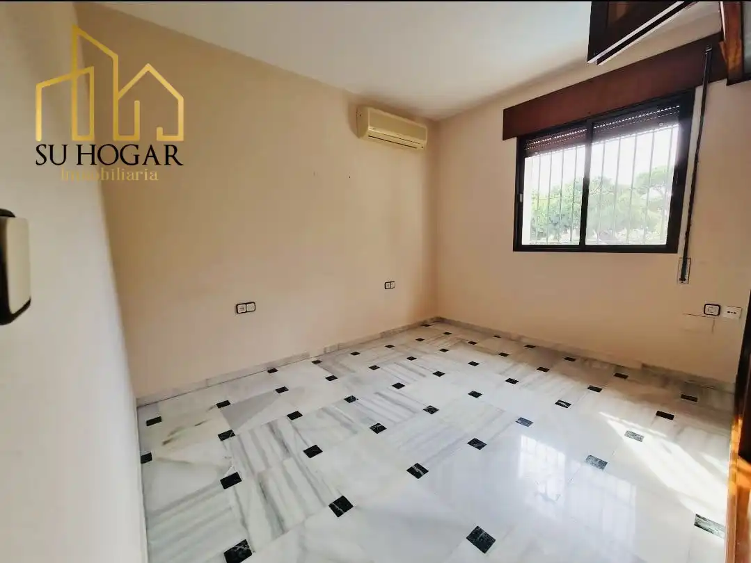 Dormitori de Casa o xalet en venda en Rota amb Aire condicionat, Terrassa i Traster
