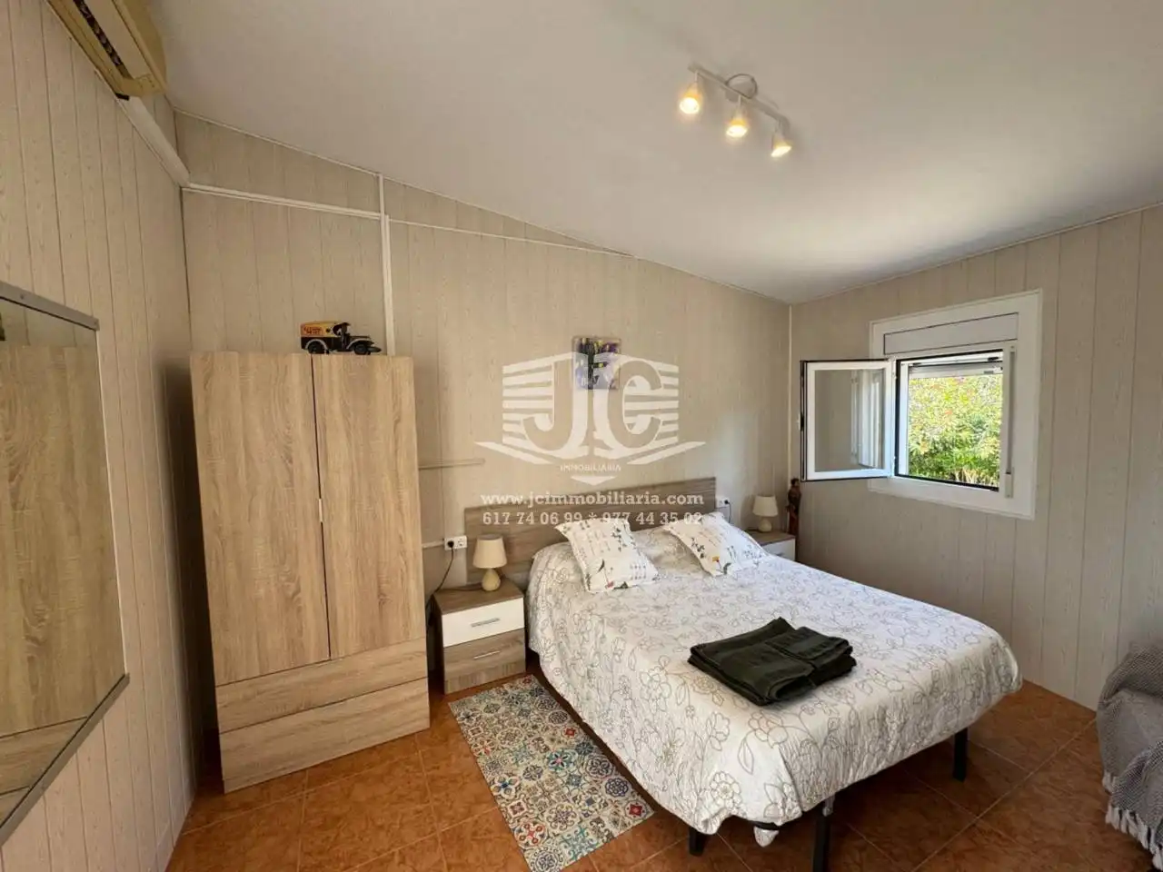 Dormitori de Casa o xalet en venda en Tortosa amb Aire condicionat, Jardí privat i Parquet