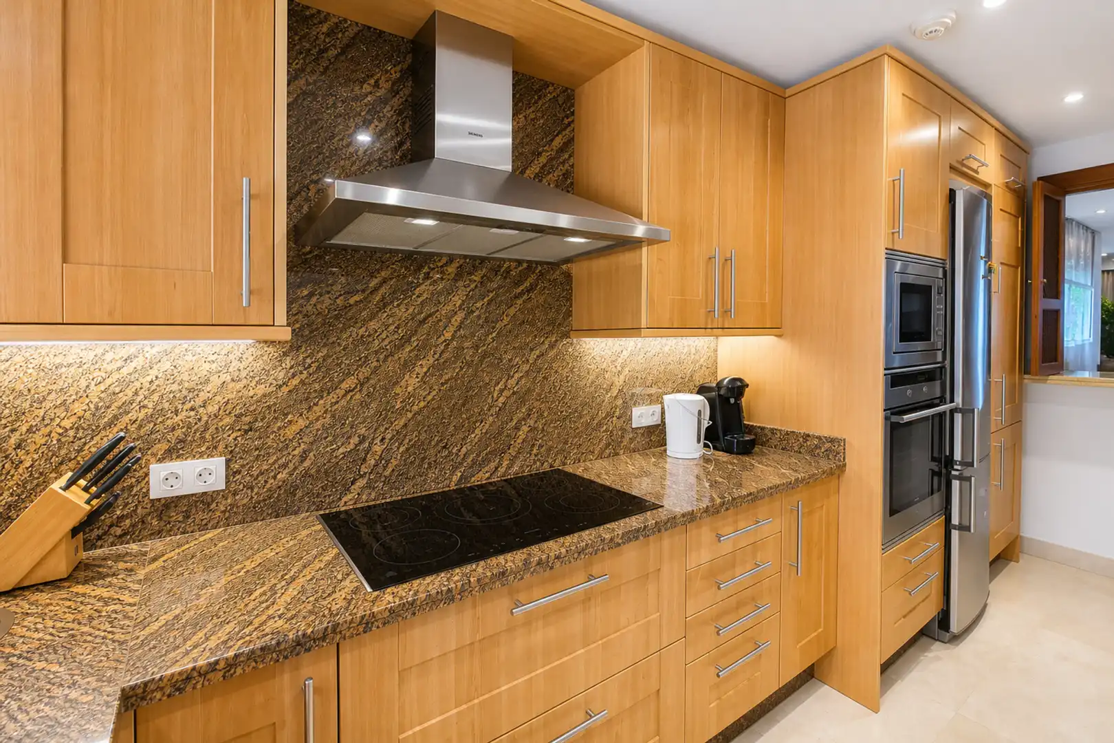 Cuina de Apartament en venda en Estepona amb Aire condicionat, Terrassa i Moblat