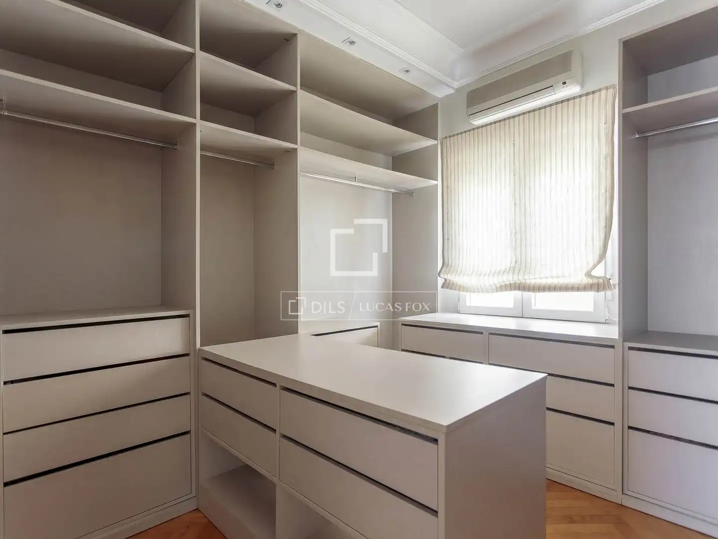 Bedroom of Attic for rent in Madrid  with Air Conditioner, Heating and Parquet flooring