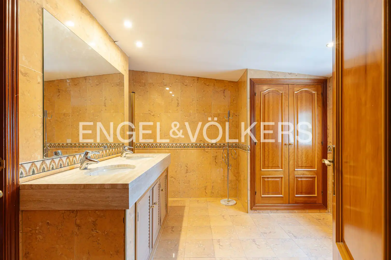 Baño de Casa o chalet en venta en Las Rozas de Madrid con Aire acondicionado, Calefacción y Jardín privado