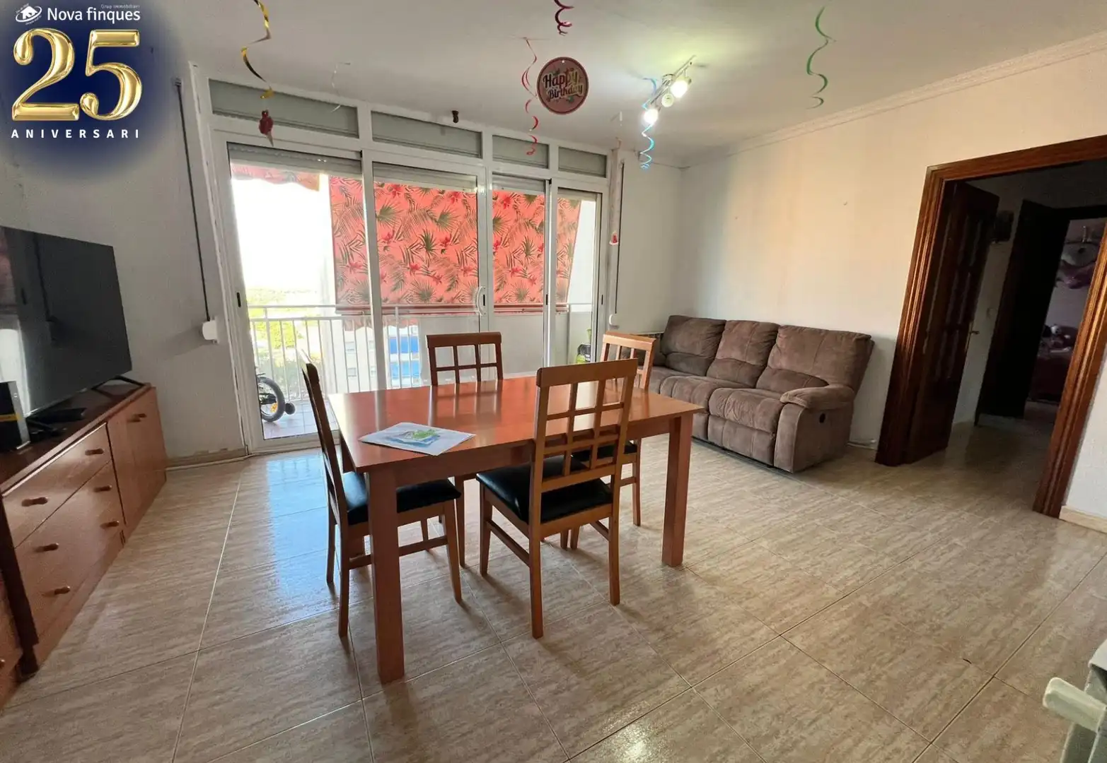 Sala de estar de Piso en venta en Sabadell con Parquet y Balcón