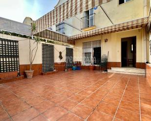 Vista exterior de Casa adosada en venda en Jerez de la Frontera amb Aire condicionat, Jardí privat i Terrassa