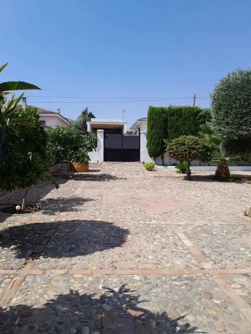 Vista exterior de Casa o chalet en venta en Cobisa con Calefacción, Jardín privado y Amueblado