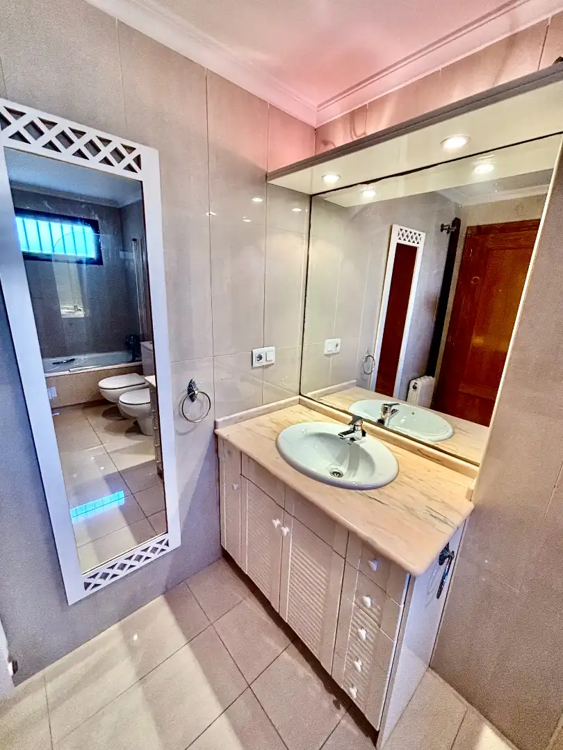 Baño de Piso en venta en Alicante / Alacant con Aire acondicionado, Calefacción y Terraza