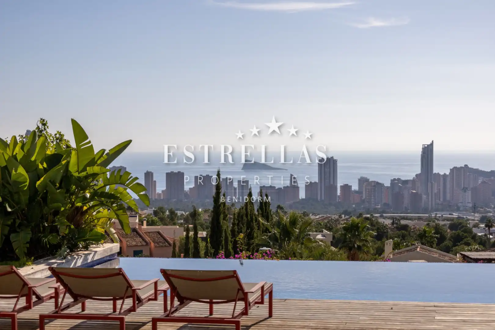 Villa mit Pool zum Verkauf in Golf Bahía