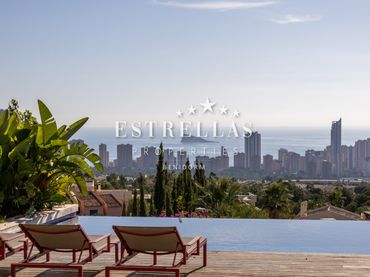 Villa con piscina in vendita a Golf Bahía