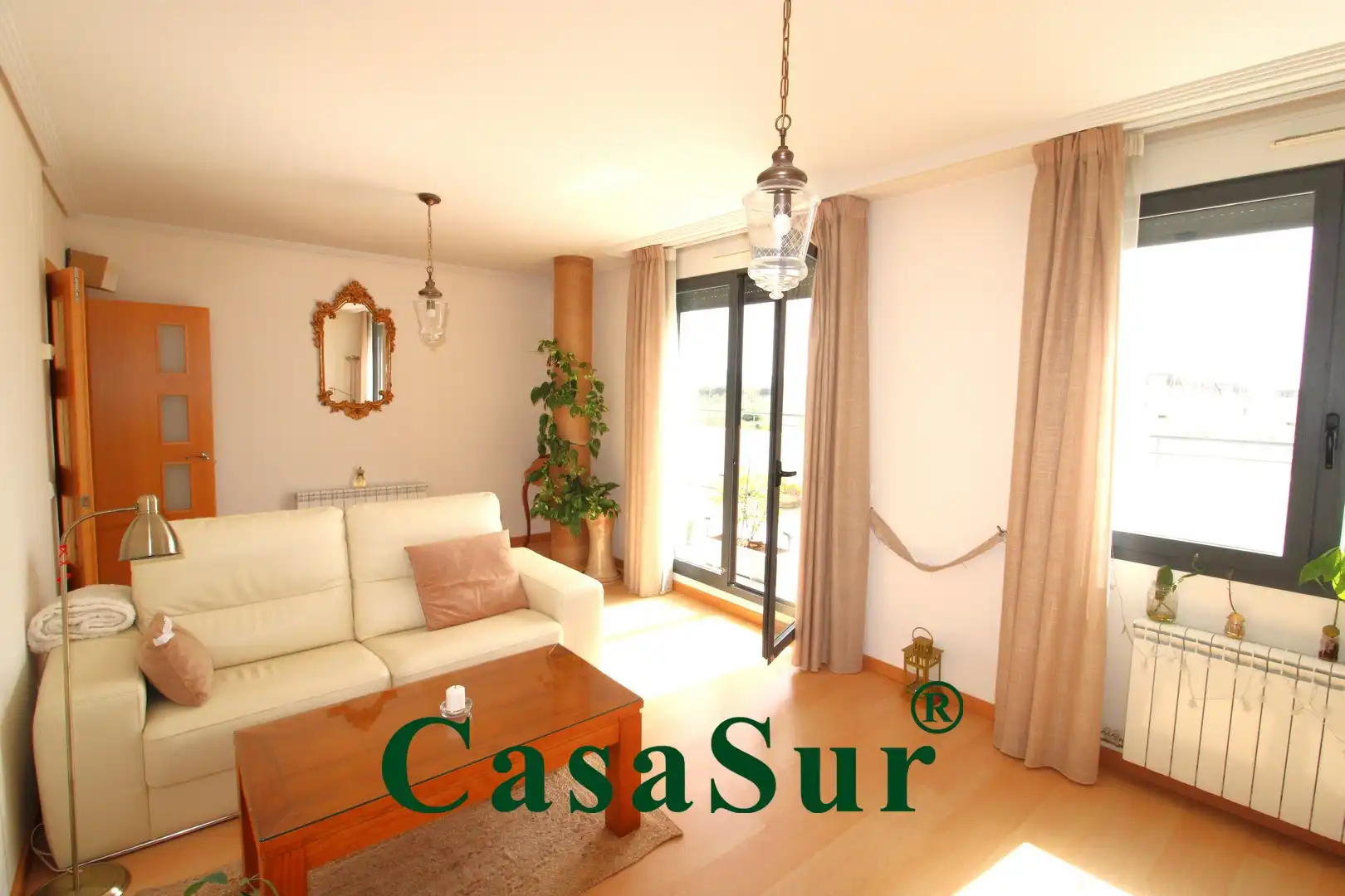 Sala d'estar de Àtic en venda en Valladolid amb Calefacció, Parquet i Terrassa