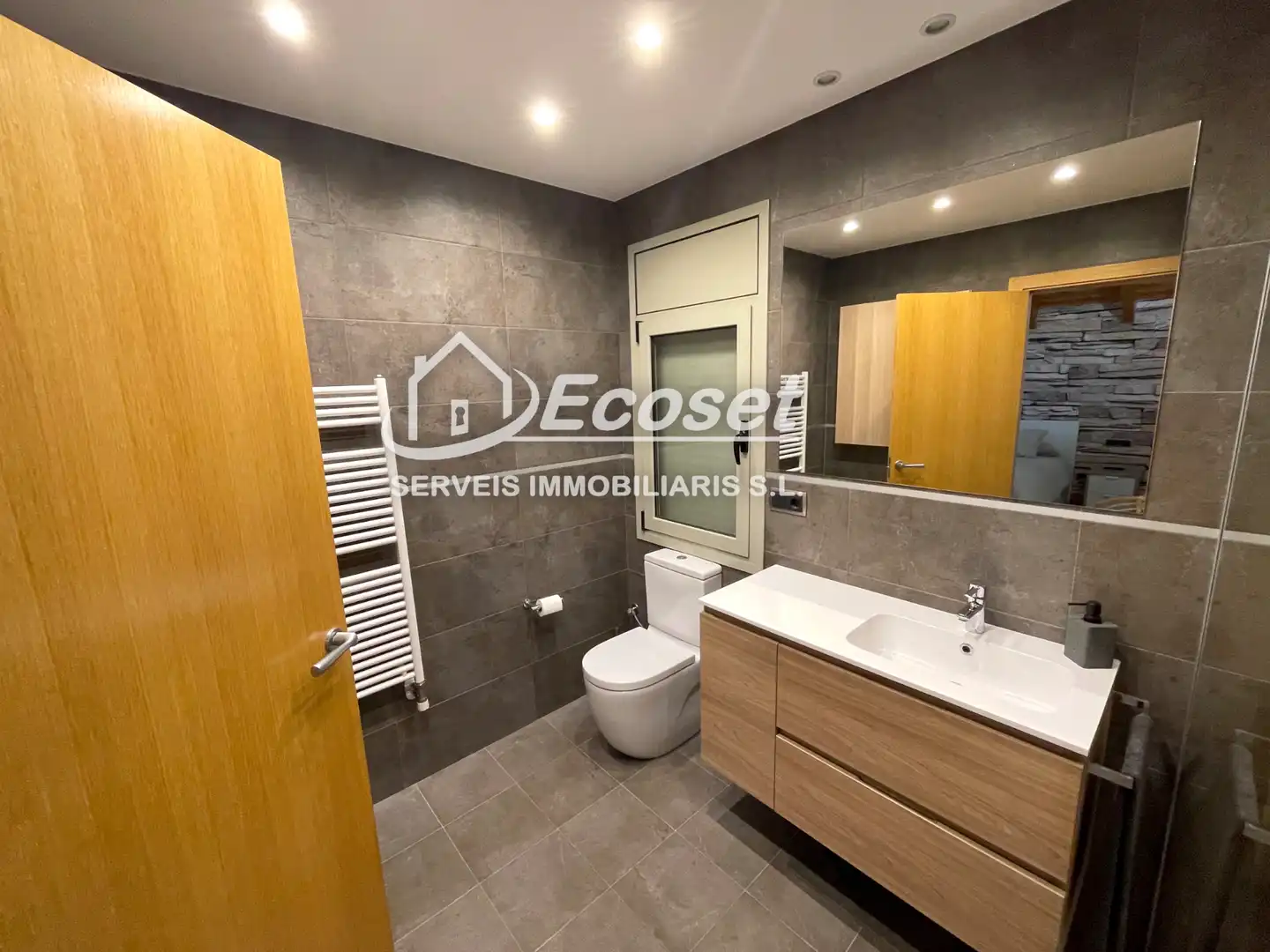 Badezimmer von Haus oder Chalet zum Verkauf in Vallirana mit Heizung, Privatgarten und Terrasse