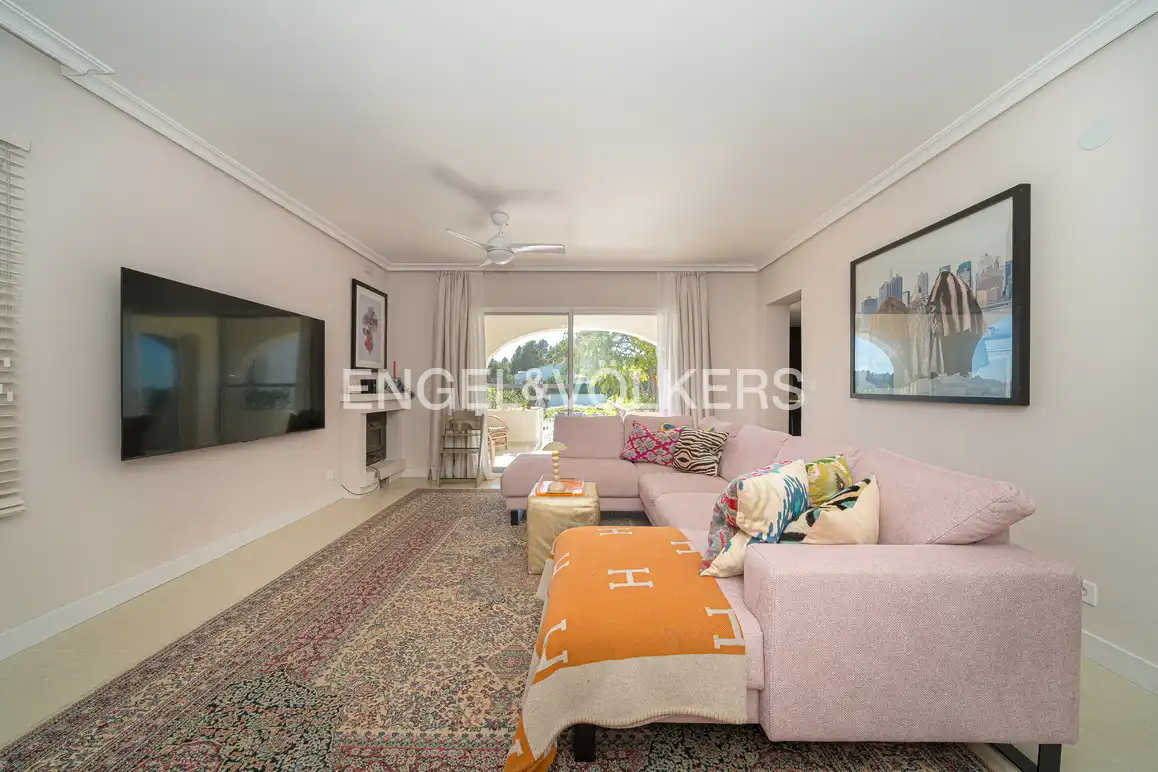 Sala de estar de Casa o chalet en venta en Polop con Aire acondicionado, Jardín privado y Piscina
