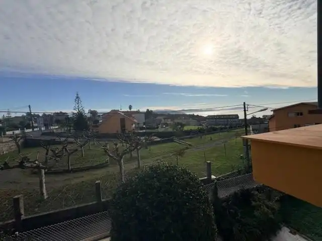 Vista exterior de Casa o xalet en venda en Sanxenxo amb Jardí privat, Terrassa i Moblat