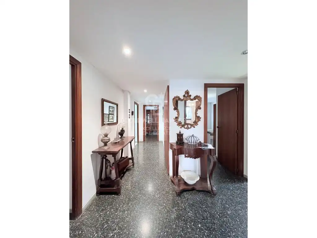 Flat for sale in Valencia  with Air Conditioner and Terrace