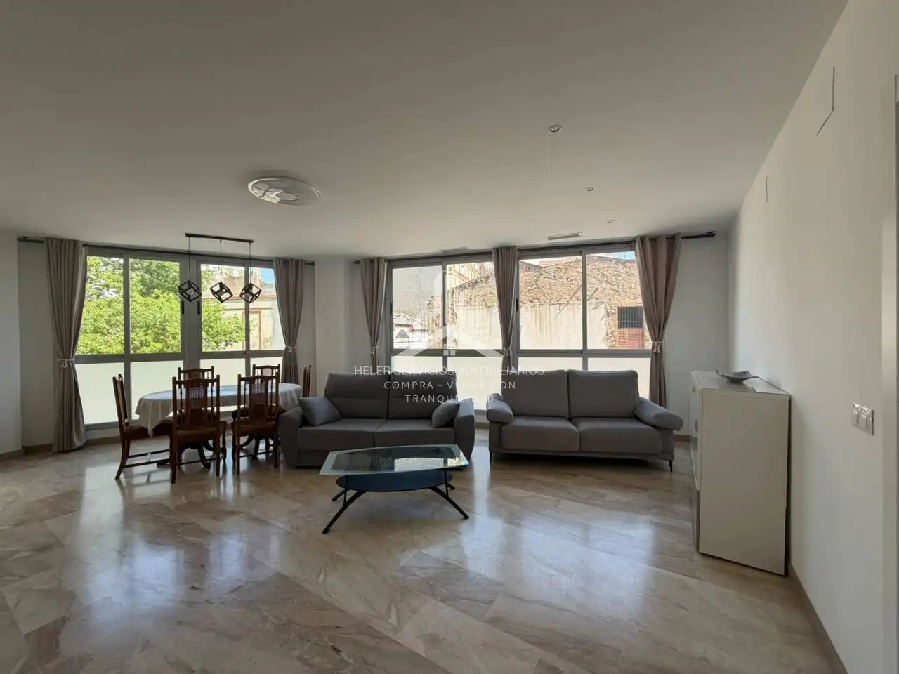 Sala d'estar de Pis en venda en Castellón de la Plana / Castelló de la Plana amb Aire condicionat, Calefacció i Alarma