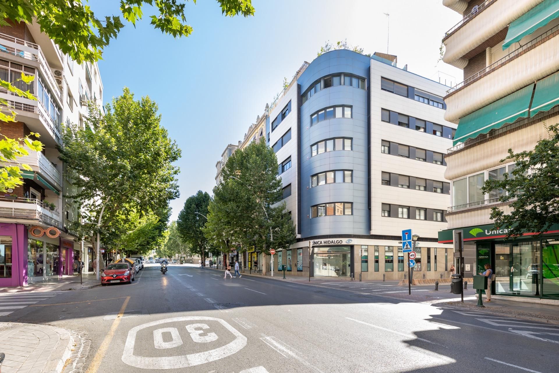 Vista exterior de Àtic en venda en  Granada Capital amb Calefacció, Terrassa i Piscina