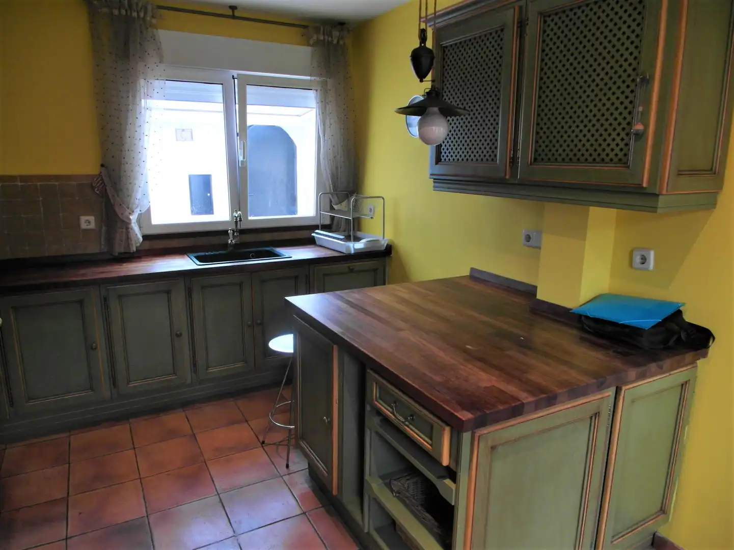 Cocina de Casa adosada en venta en Madrid con Aire acondicionado, Calefacción y Jardín privado