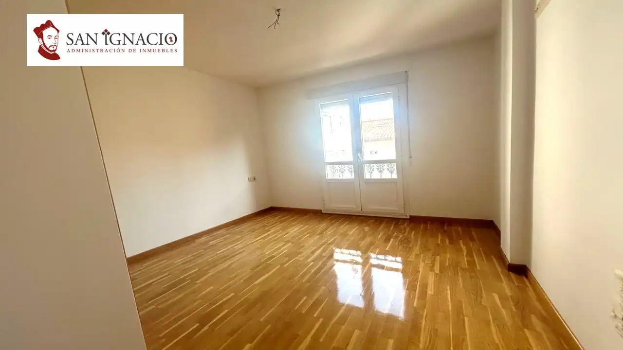 Habitación de Piso en venta en Villarcayo de Merindad de Castilla la Vieja con Aire acondicionado, Calefacción y Trastero