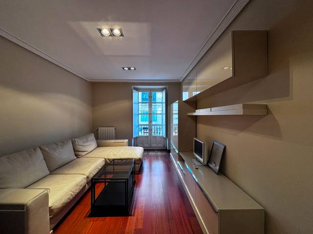 Piso en Alquiler en Calle Vitoria en Villa Pilar