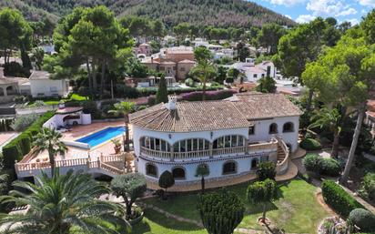 Vista exterior de Casa o xalet en venda en Dénia amb Aire condicionat, Terrassa i Piscina