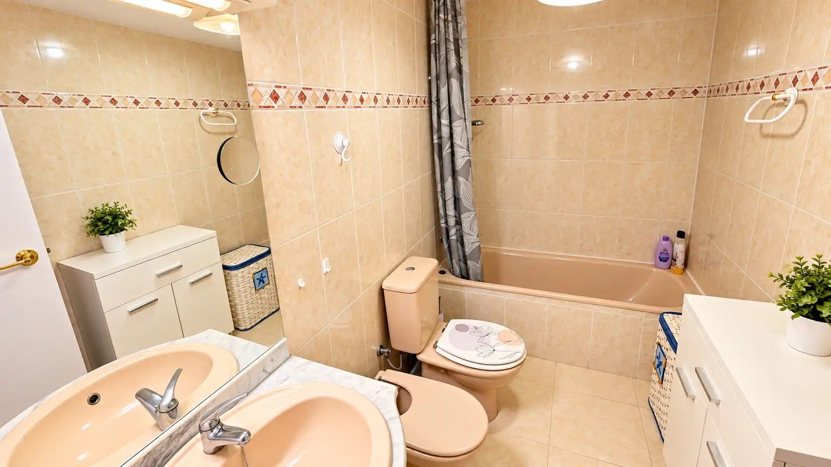 Bathroom of Apartments for sale in Miami Platja