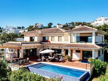Chalet con piscina en venta en Calle Valencia