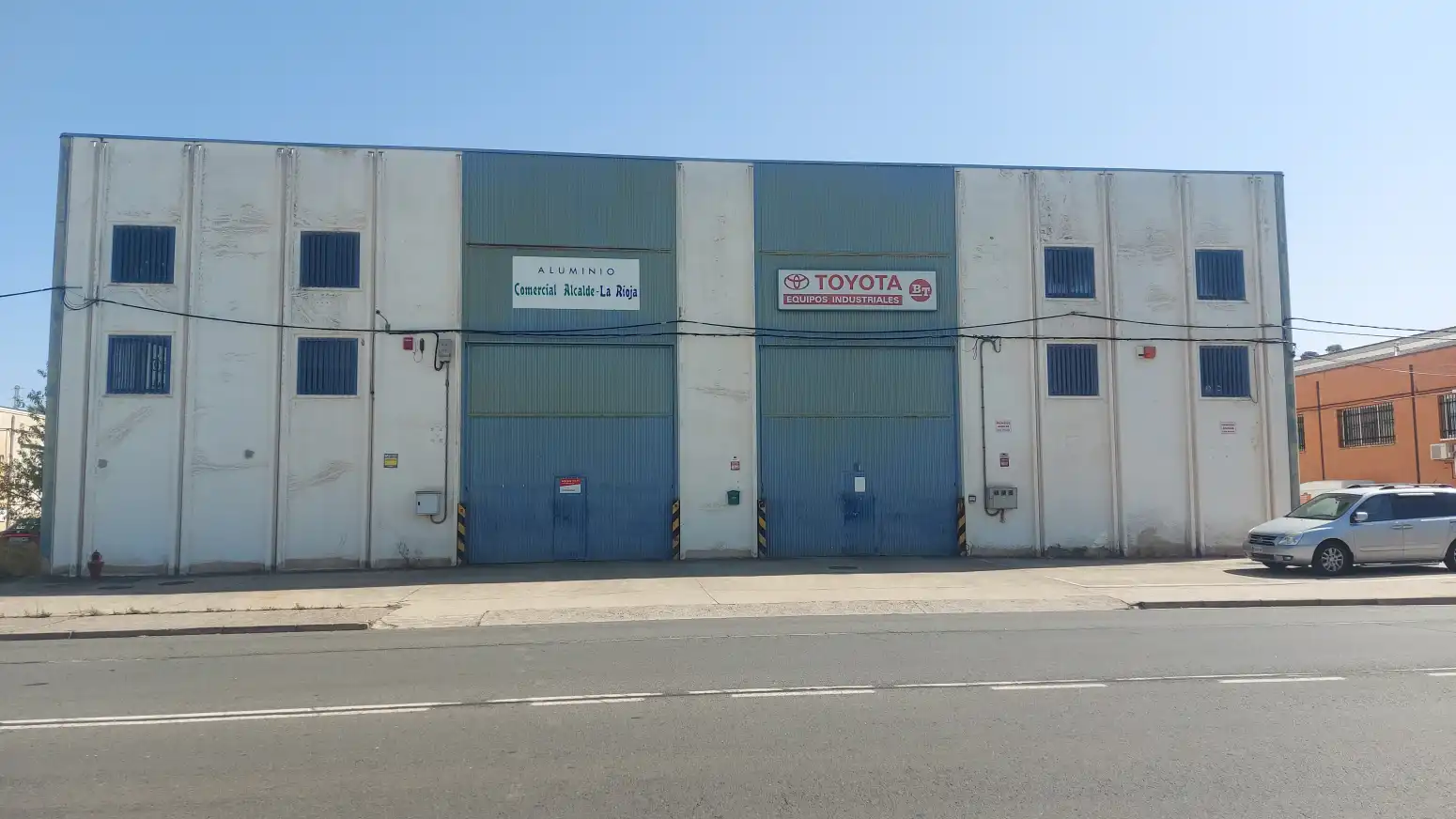 Außenansicht von Fabrikhallen zur Miete in  Logroño