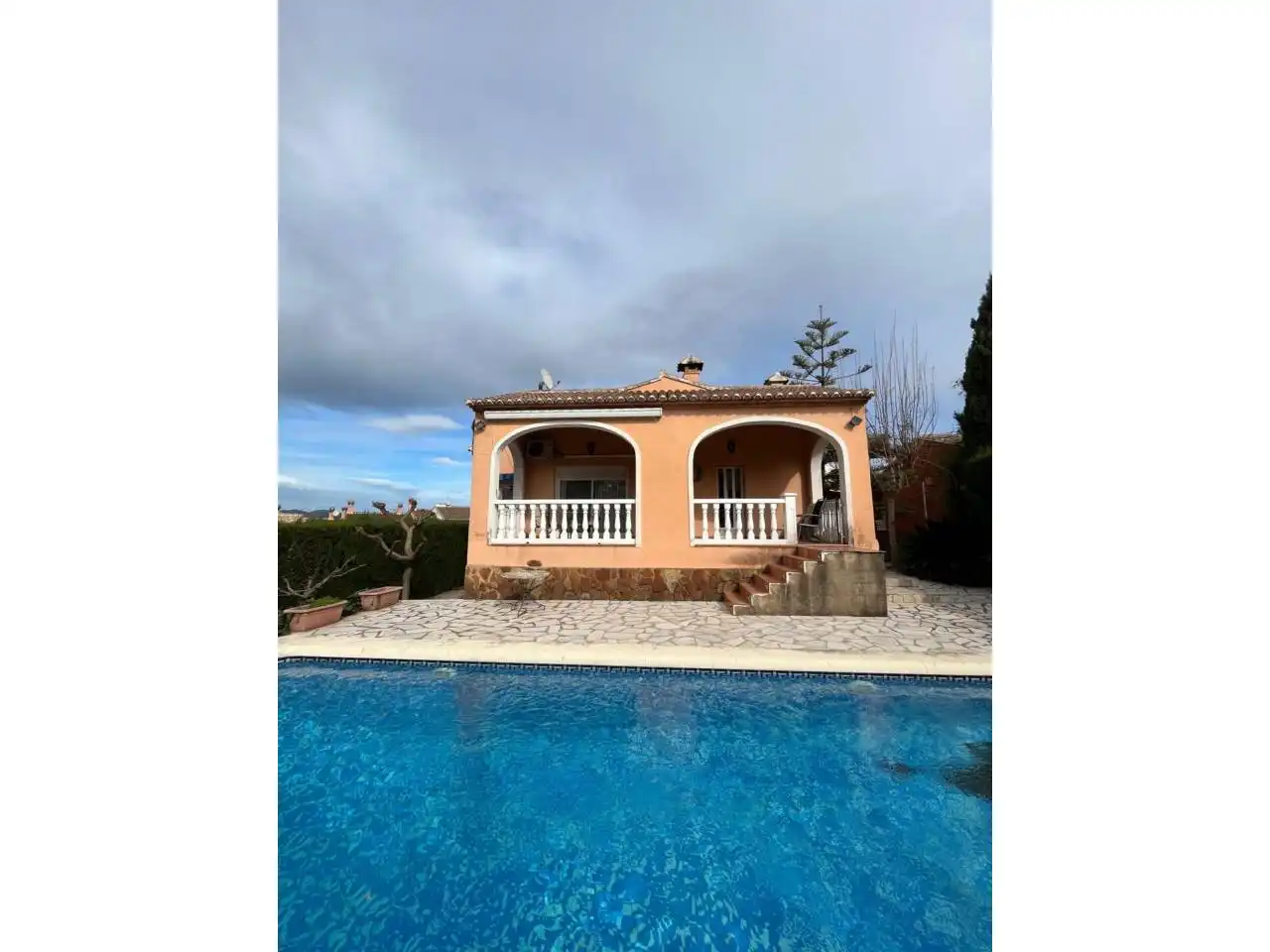 Vista exterior de Casa o xalet en venda en Ador amb Aire condicionat, Calefacció i Jardí privat
