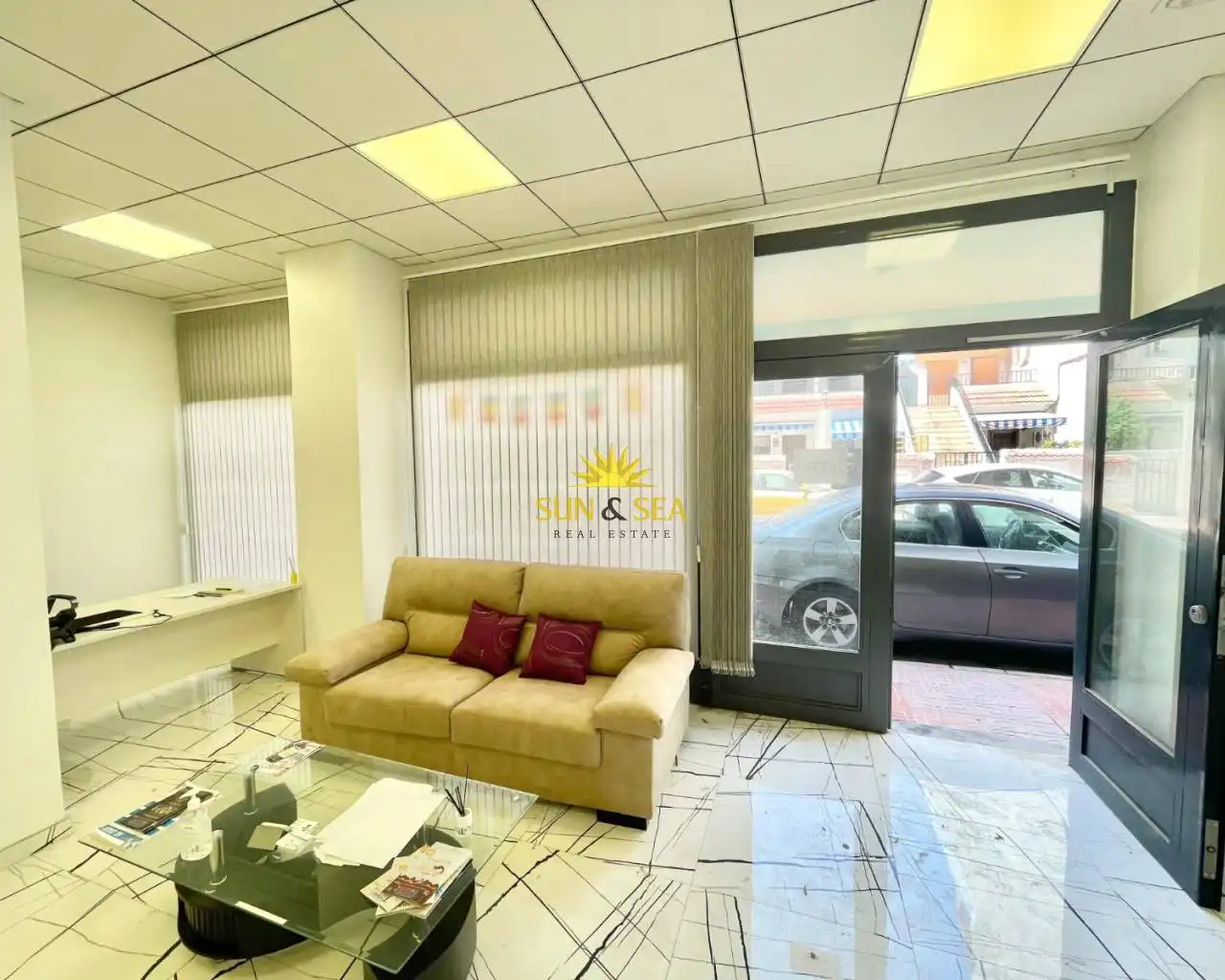 Commercial properties for rent in Avenida Habaneras - Curva de Palangre