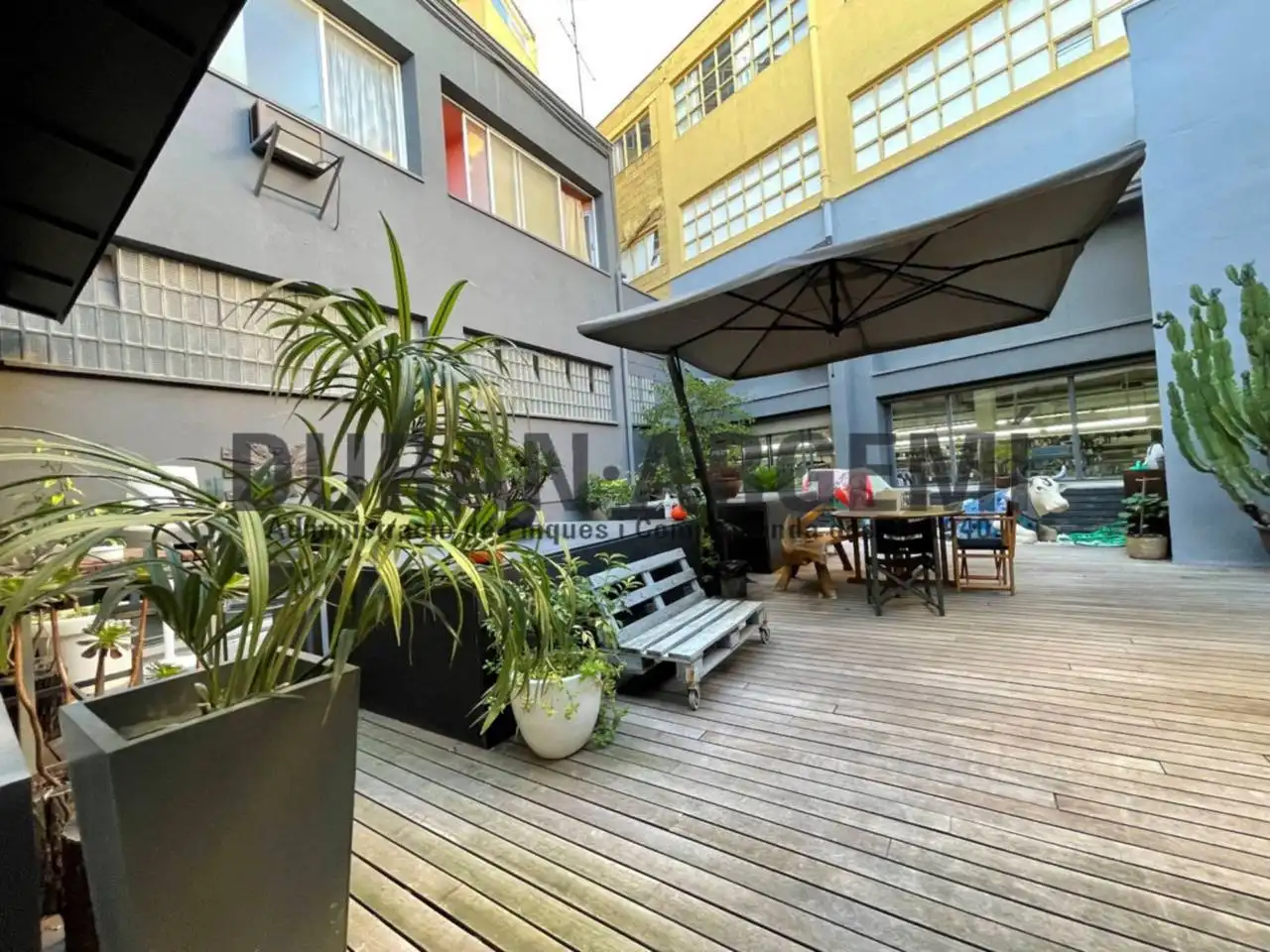 Terraza de Edificio en venta en Terrassa