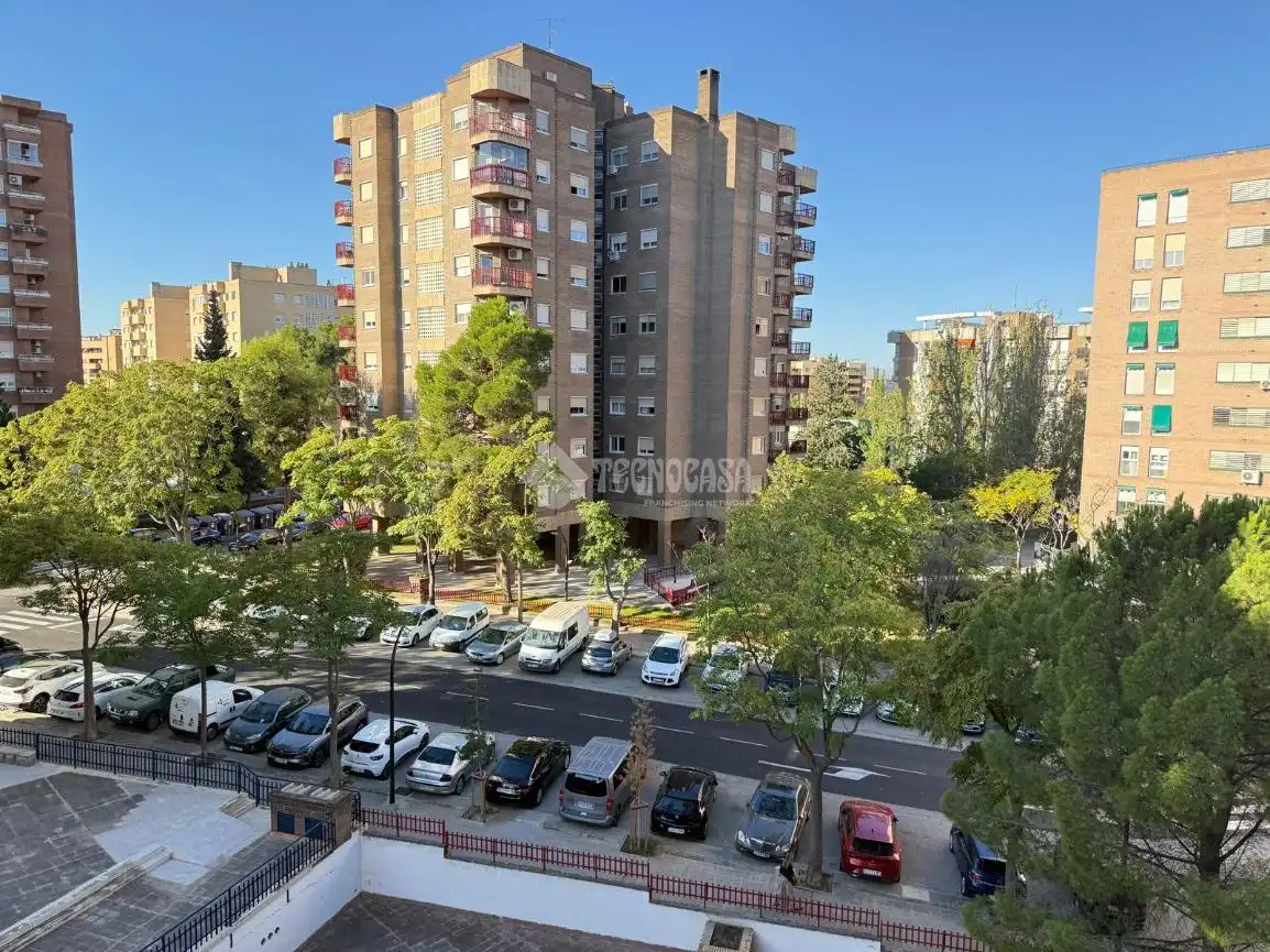 Vista exterior de Piso en venta en Zaragoza con Calefacción y Balcón