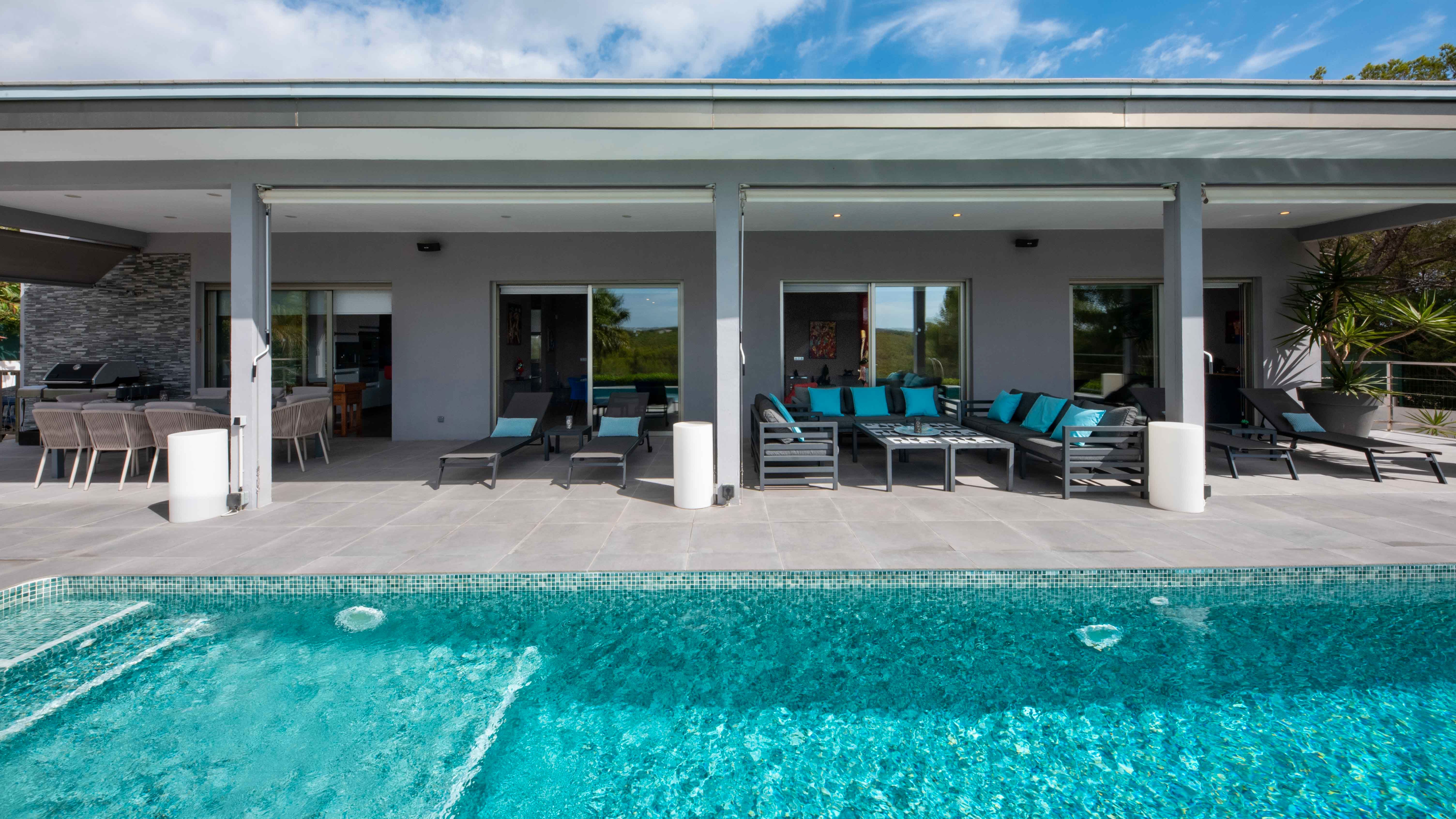 Terrace of House or chalet for sale in Calvià  with Air Conditioner, Swimming Pool and Furnished