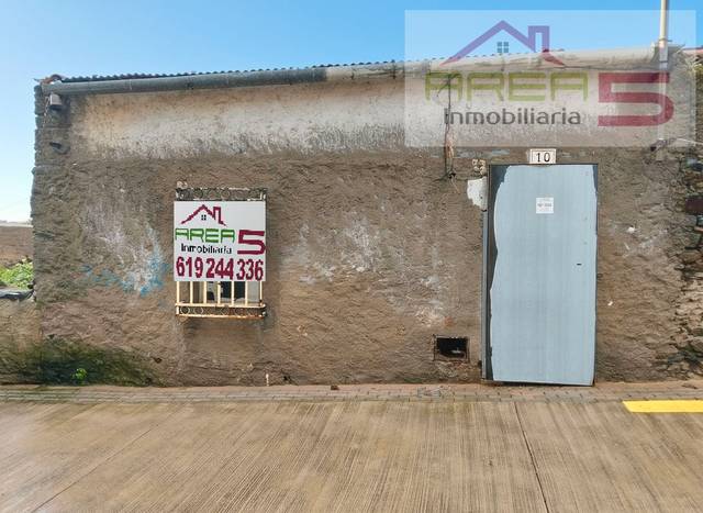 Casa adosada en Venta en Logrosán